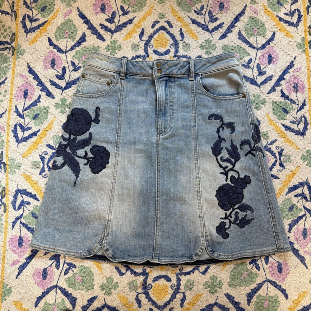 Pilcro and the Letterpress Anthropologie Denim Skirt Button Size 8 Embroidered